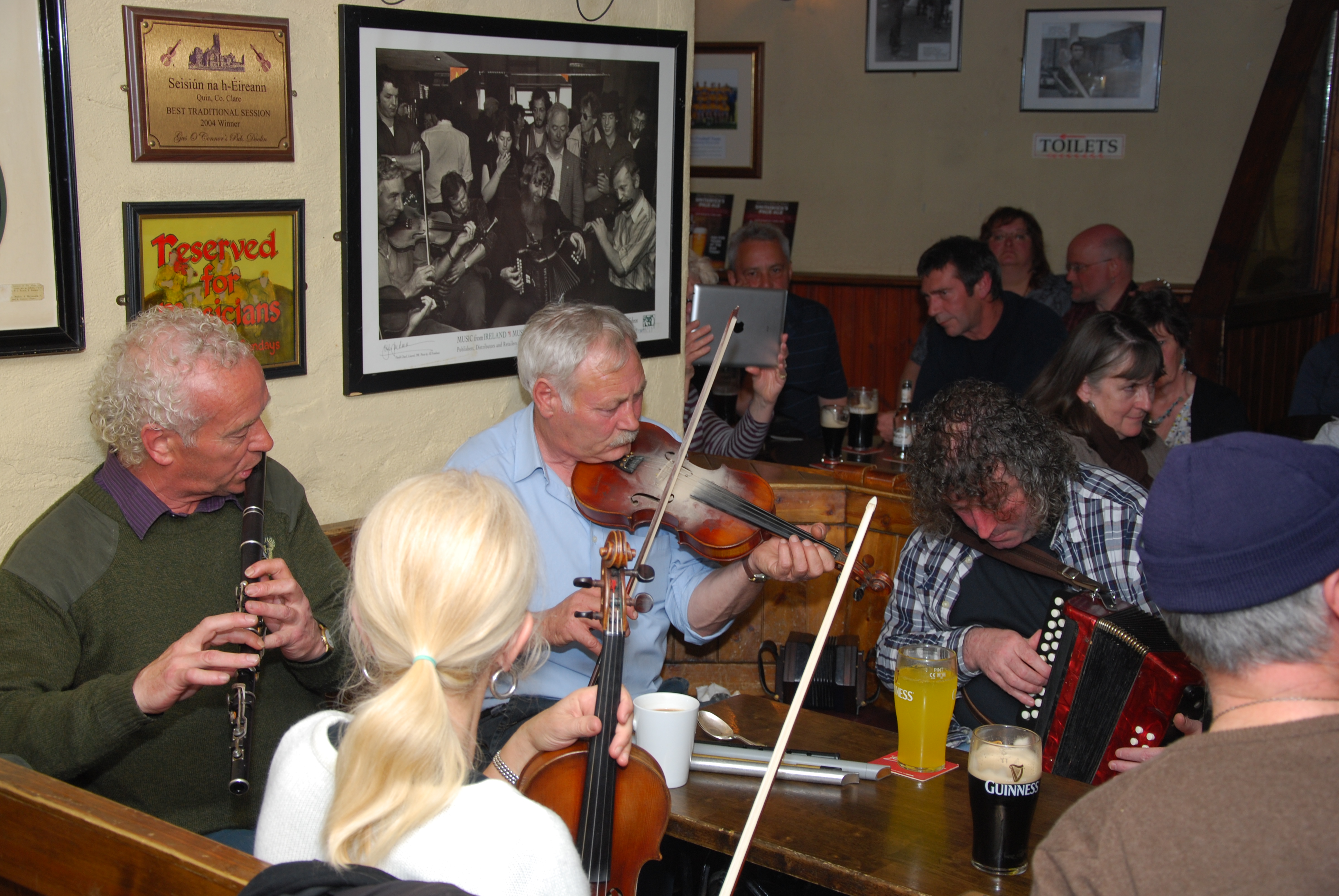 Musiciens_pub_Gus_O'Connor-Doolin